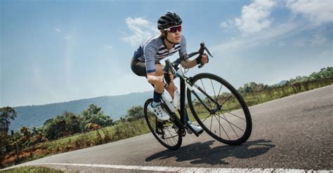 Ilustrácia: Správna pozícia na stacionárnom bicykli (výška sedla, riadidiel, postavenie tela)