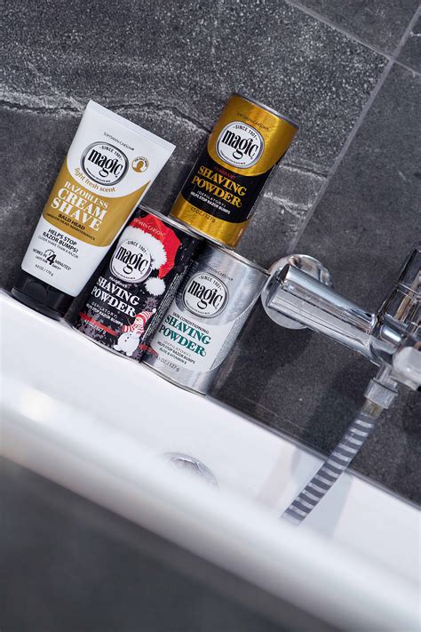 Ilustračná fotografia rôznych proteínových produktov, ako sú prášky, tyčinky a nápoje.