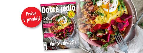 fotografia kuchára pripravujúceho diétne jedlo v nemocničnej kuchyni