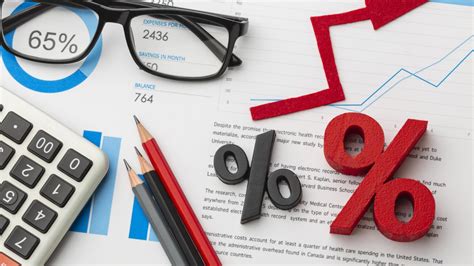 Detailný pohľad na rastlinu Stévia rebaudiana a porovnanie s kryštálovým cukrom z hľadiska sladivosti a kalórií