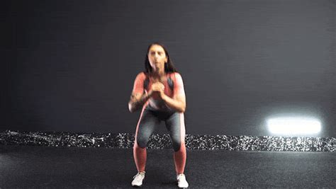 Ilustrácia ženy vykonávajúcej sumo drep