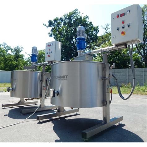 Fotografia základného vybavenia na výrobu syra doma