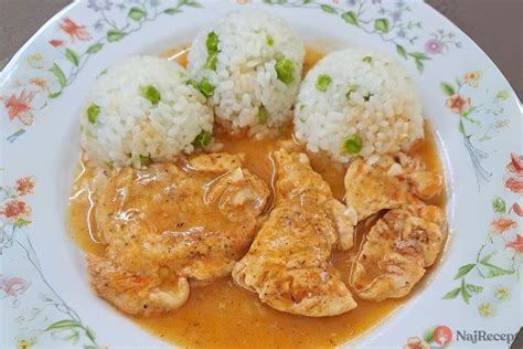 Obrázok rôznych zdrojov bielkovín: kuracie prsia, ryby, vajcia, strukoviny, tofu.