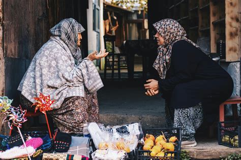 ilustrácia ženy so správnym držaním tela v korzete