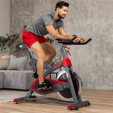 Osoba na spinningovom bicykli