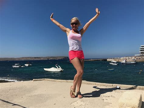 Tematická fotografia: Oľga Belešová s úsmevom, symbolizujúca zdravie a vitalitu po päťdesiatke