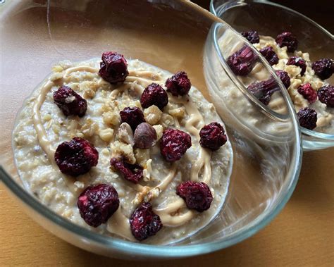 Fotografia: Ukážka zdravých raňajok (ovsená kaša, ovocie)