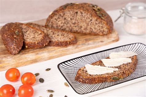 Tematické foto domáceho pečenia keto chleba