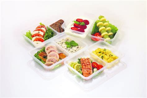 Ilustračné foto rôznorodých vyvážených jedál v krabičkách