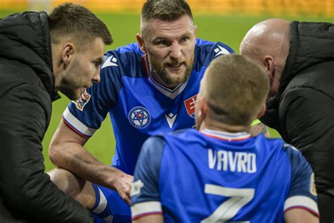 dve priateľky sa spoločne pripravujú na cvičenie