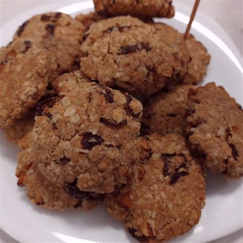 infografika s porovnaním nutričných hodnôt ovsených vločiek a iných cereálií