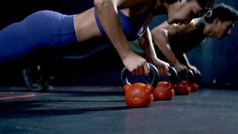 Tematické foto: Osoba cvičiaca rôzne druhy tréningov (silový, kardio)