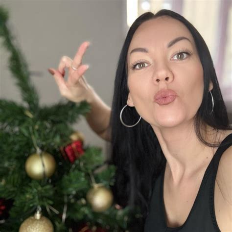 infografika znázorňujúca rovnováhu medzi príjmom potravy, fyzickou aktivitou a spánkom ako tromi piliermi zdravého chudnutia