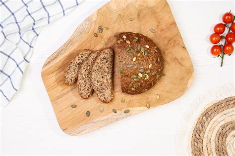 Infografika: Porovnanie výživových hodnôt bežného a keto chleba