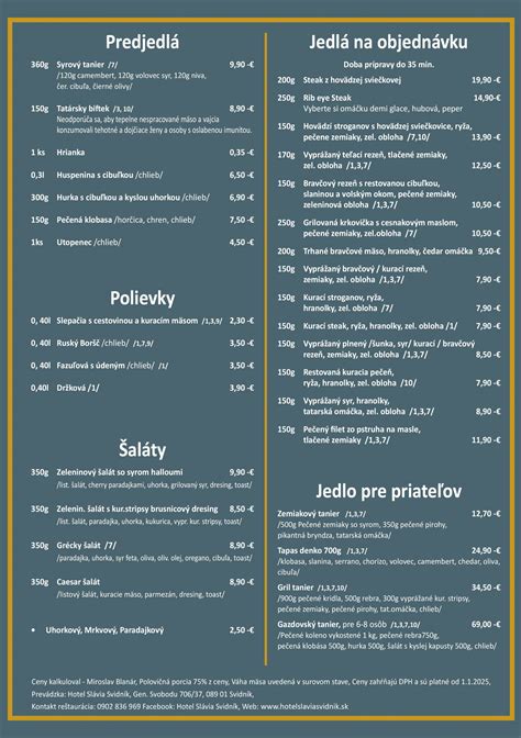 Zákazníčka v reštaurácii študuje jedálny lístok a zoznam alergénov