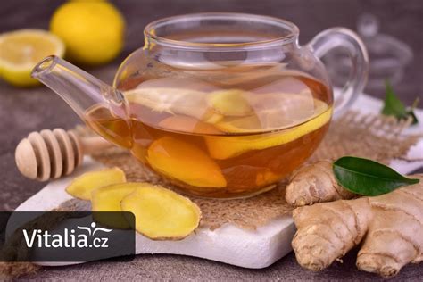 Tematická fotografia rôznych zdravých nápojov (voda s citrónom, zelený čaj, zázvorový čaj, káva, smoothie)