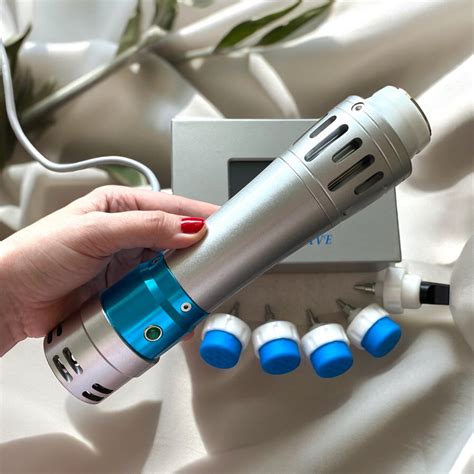 Tematické foto: Prístroj na laserovú liposukciu s kanylou