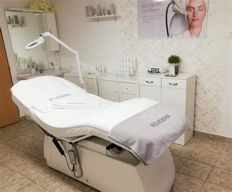 kozmetický salón s modernými prístrojmi na ošetrenie tela