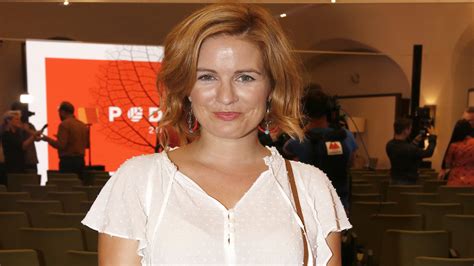 Zuzana Norisová ako mladá herečka v kostýme z filmu Rebelové