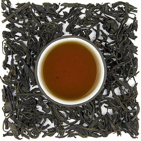 Ilustrácia správnej prípravy zeleného čaju v šálke s pokrievkou