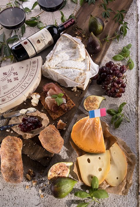 Výber kvalitných francúzskych syrov a pečiva