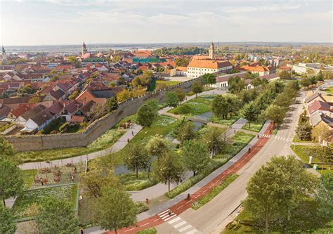 Tematické foto: človek držiaci váhu a pozerajúci na kvapky