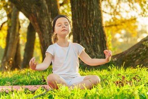 Martina Horáková demonštruje dychové cvičenia