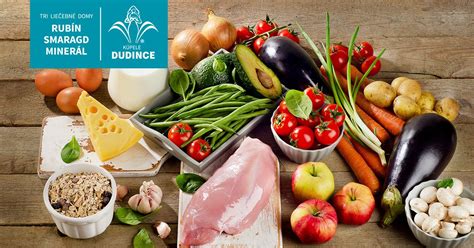 Tematická fotografia rôznych zdravých potravín na stole