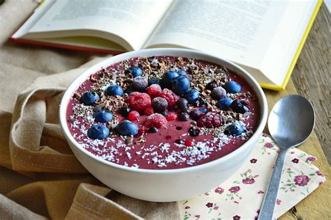 Miska s čerstvým bobuľovým ovocím