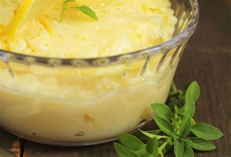 Príklady zdravých dresingov na báze jogurtu a citrónovej šťavy