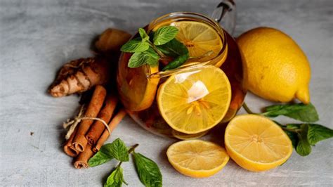koláž obrázkov grapefruitu, škorice a zázvoru