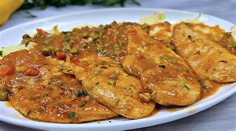 Taniere s ukážkami žlčníkovej diéty (varené kuracie mäso, dusená zelenina, ryža)