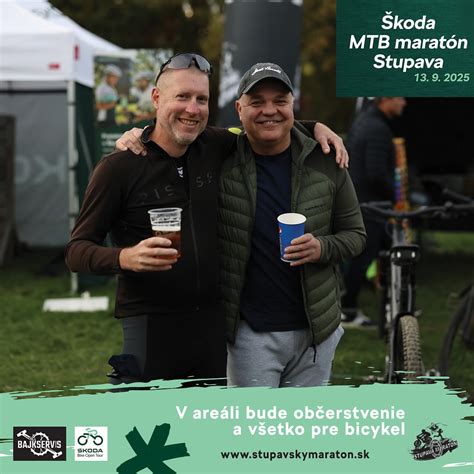 Tematické foto: Osoba s vyváženým jedlom a športovými potrebami