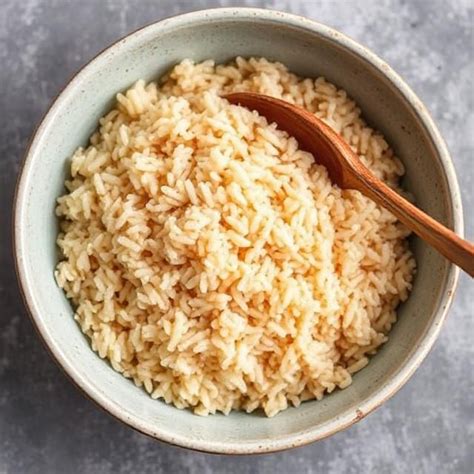 Fotografia misky uvarenej hnedej ryže