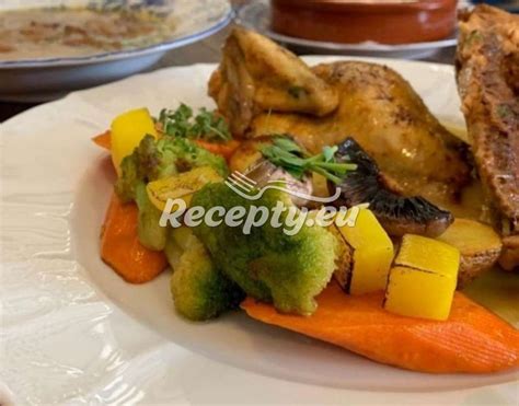 Foto zdravého taniera s dusenou zeleninou a chudým mäsom