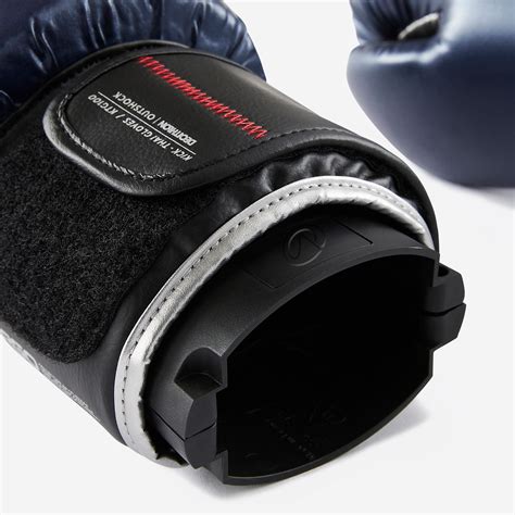 Detailná fotografia boxerských rukavíc a bandáží