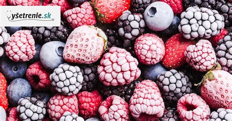 Rozmanité ovocie a bylinky vhodné do detoxikačných nápojov