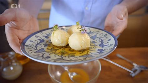 Infografika porovnania nutričných hodnôt javorového sirupu oproti rafinovanému bielemu cukru