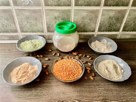 Tematická fotografia rôznych druhov múky v miskách