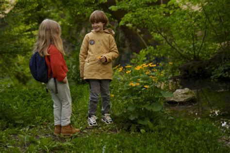 Fotografia: Človek cvičiaci jogu alebo strečing v prírode