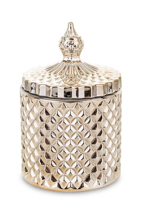 Ilustrácia znázorňujúca proces sarkopénie - postupné zmenšovanie svalových vlákien s vekom.