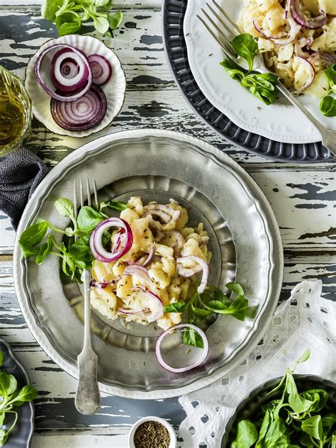 Fotografia šalátu s ľanovým olejom ako zálievkou.