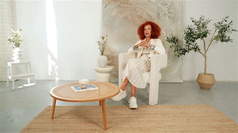 Ilustrácia porovnávajúca hladinu hormónov hladu a sýtosti pri dostatočnom a nedostatočnom spánku