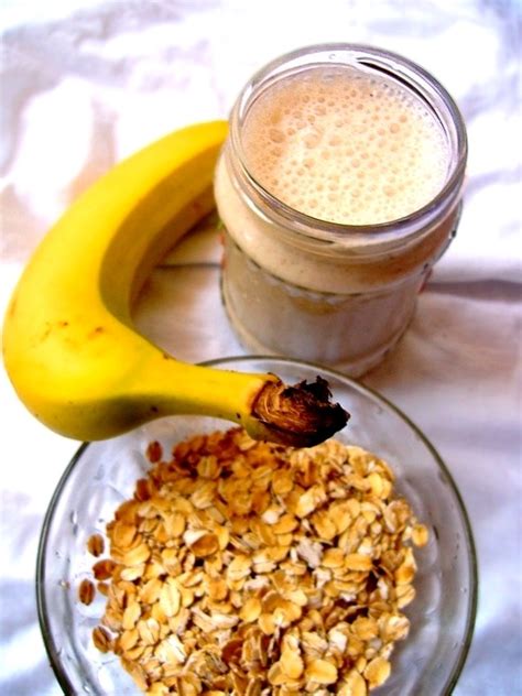 Zobrazenie ingrediencií pre zdravý banánový smoothie