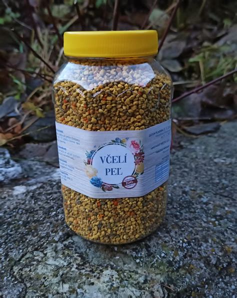 Infografika zobrazujúca zloženie včelieho peľu s detailami vitamínov, minerálov a aminokyselín