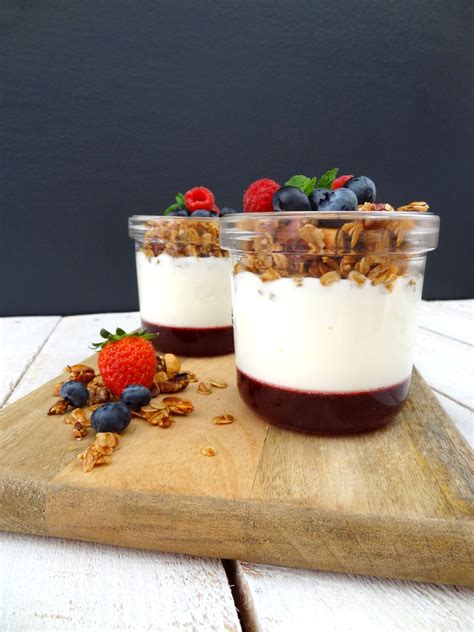 Fotografia misky s jogurtom posypanou včelím peľom