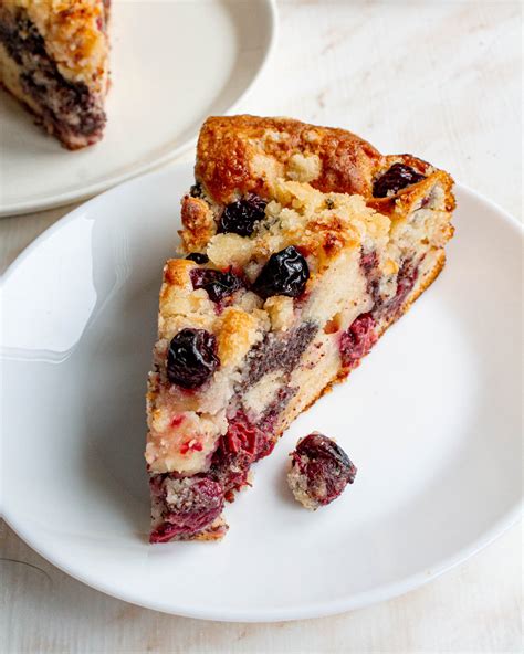 Ilustrácia makovej plnky s višňami