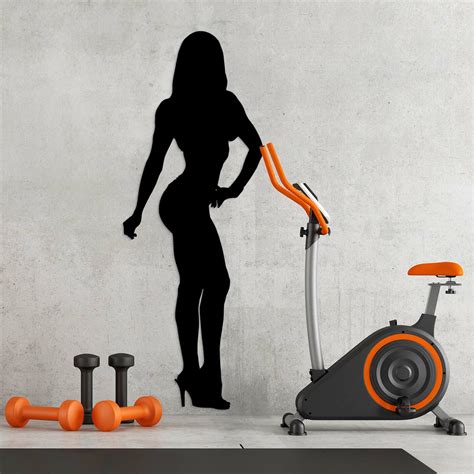 Porovnanie ideálnych proporcií pre kategóriu Bikiny Fitness a Physique