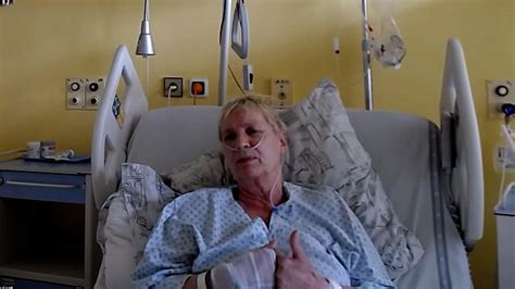 Pacientka po liposukcii s kompresným prádlo