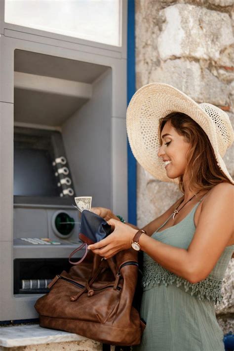 Ilustračná fotografia ženy pri plánovaní jedálnička